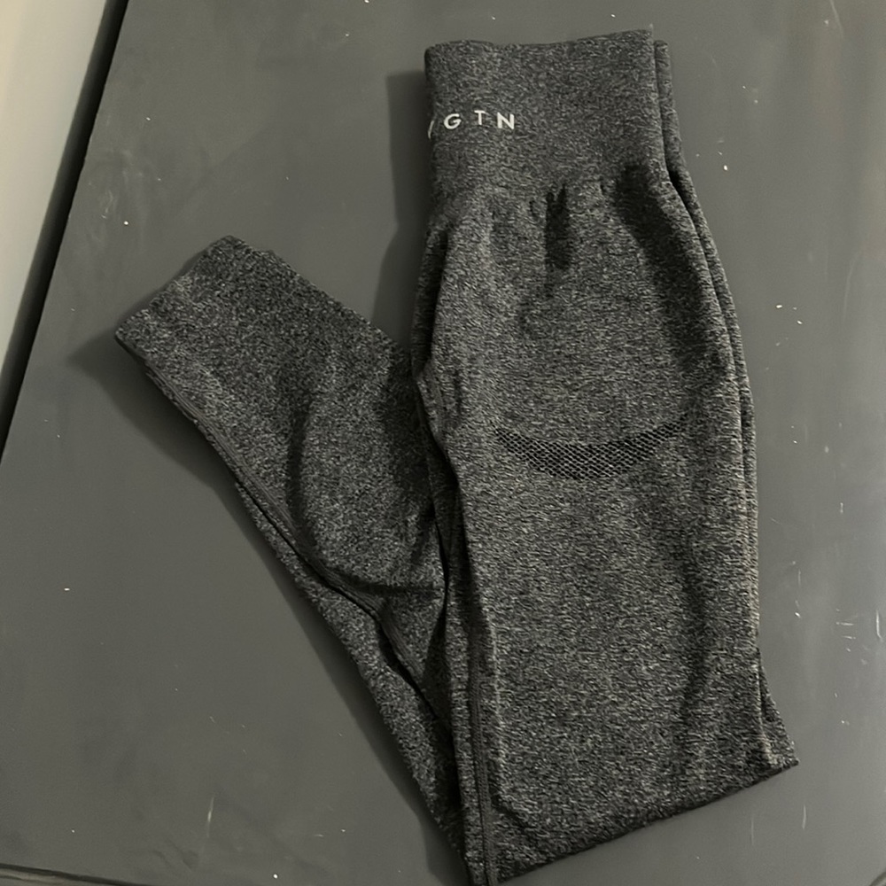 Dark gray NVGTN